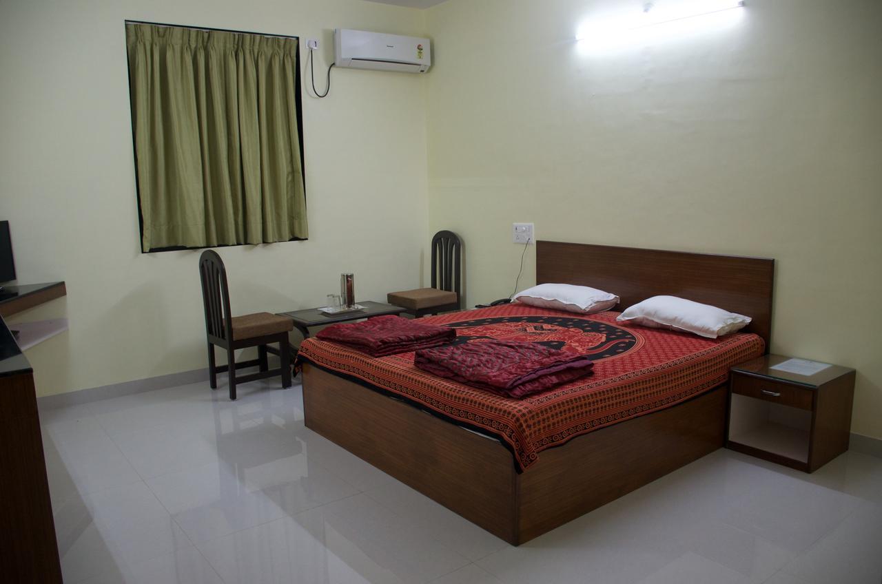 Hira Laxmi Residency 호텔 알리바그 외부 사진