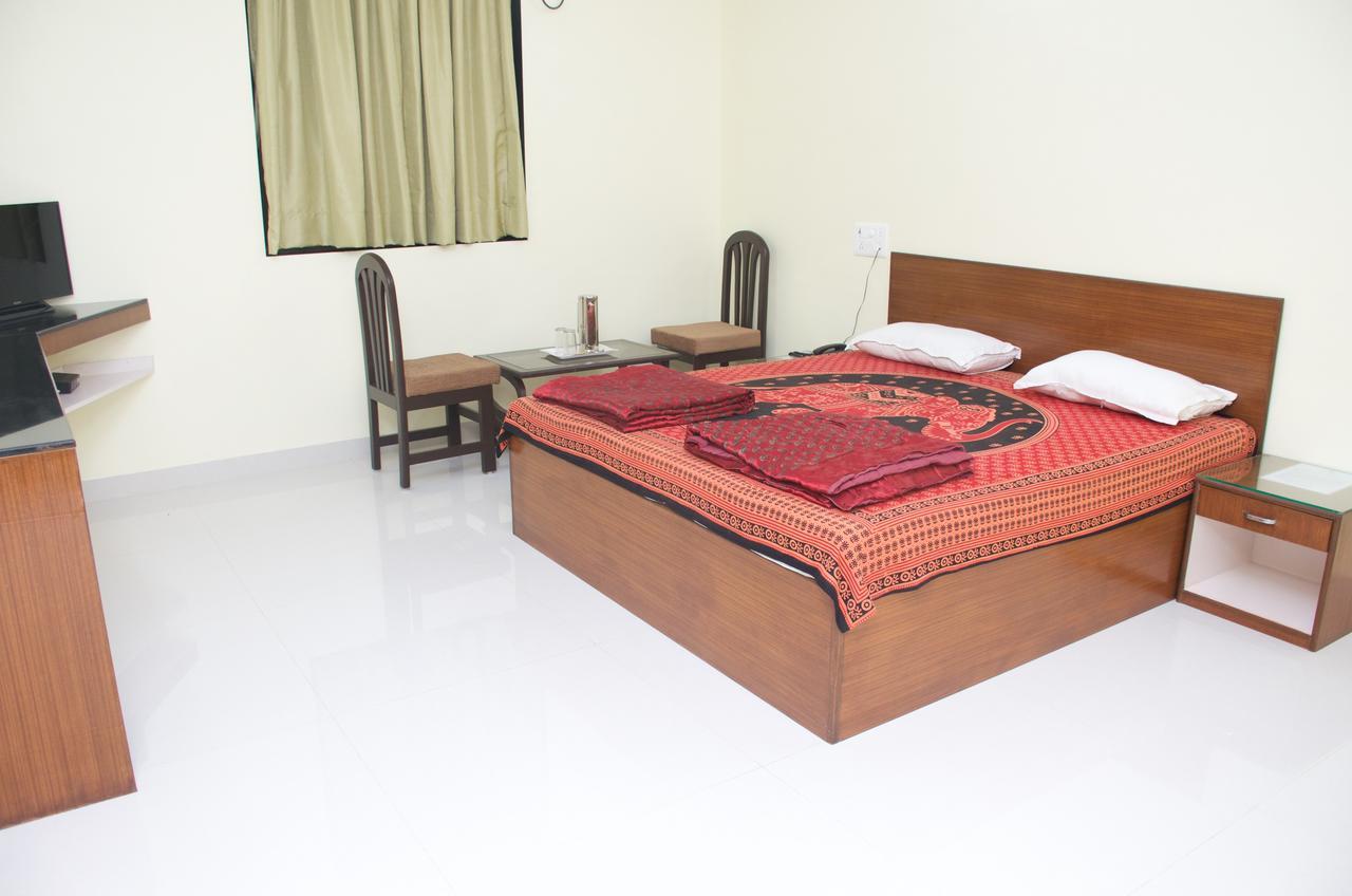 Hira Laxmi Residency 호텔 알리바그 외부 사진
