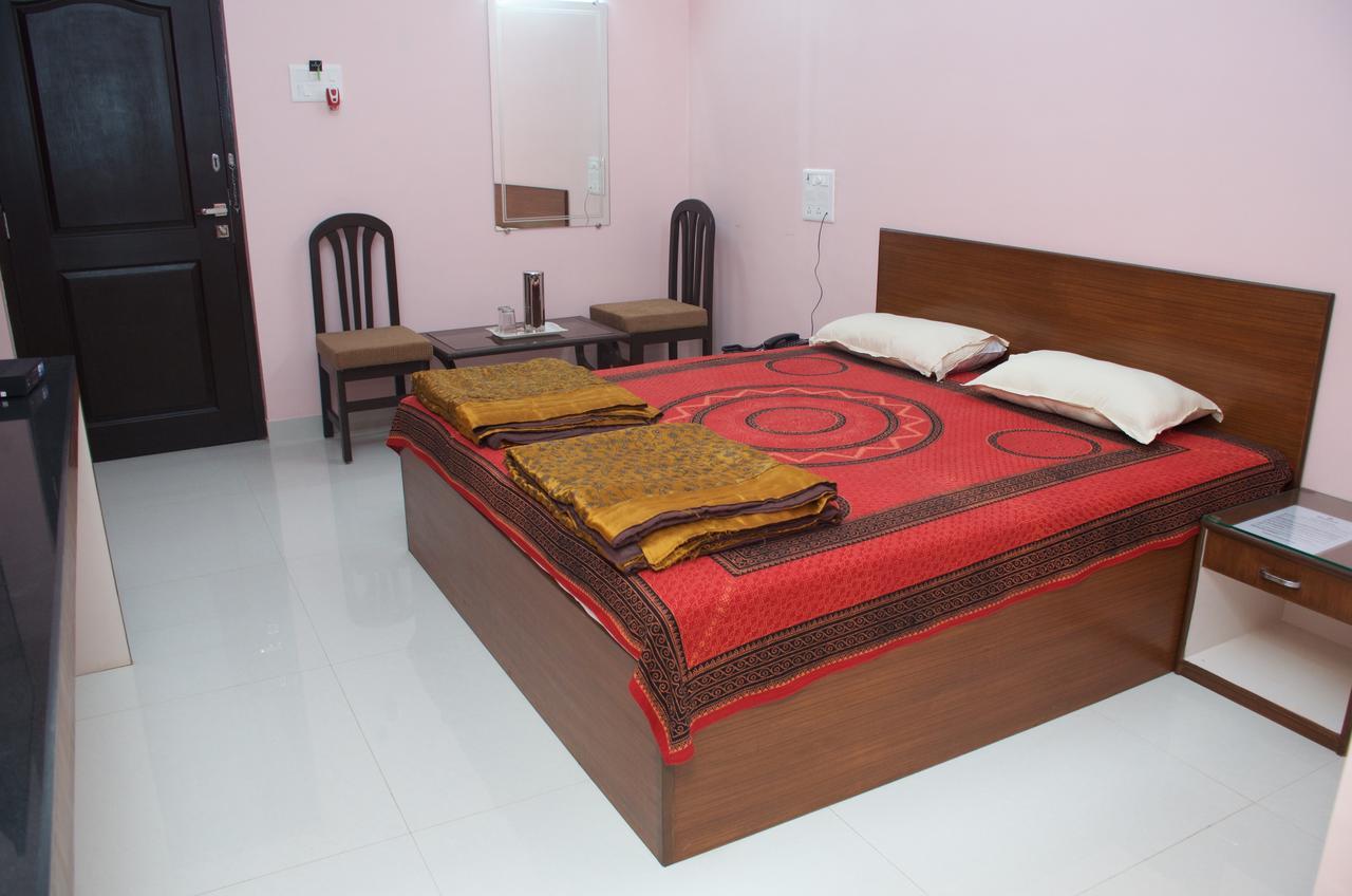Hira Laxmi Residency 호텔 알리바그 외부 사진